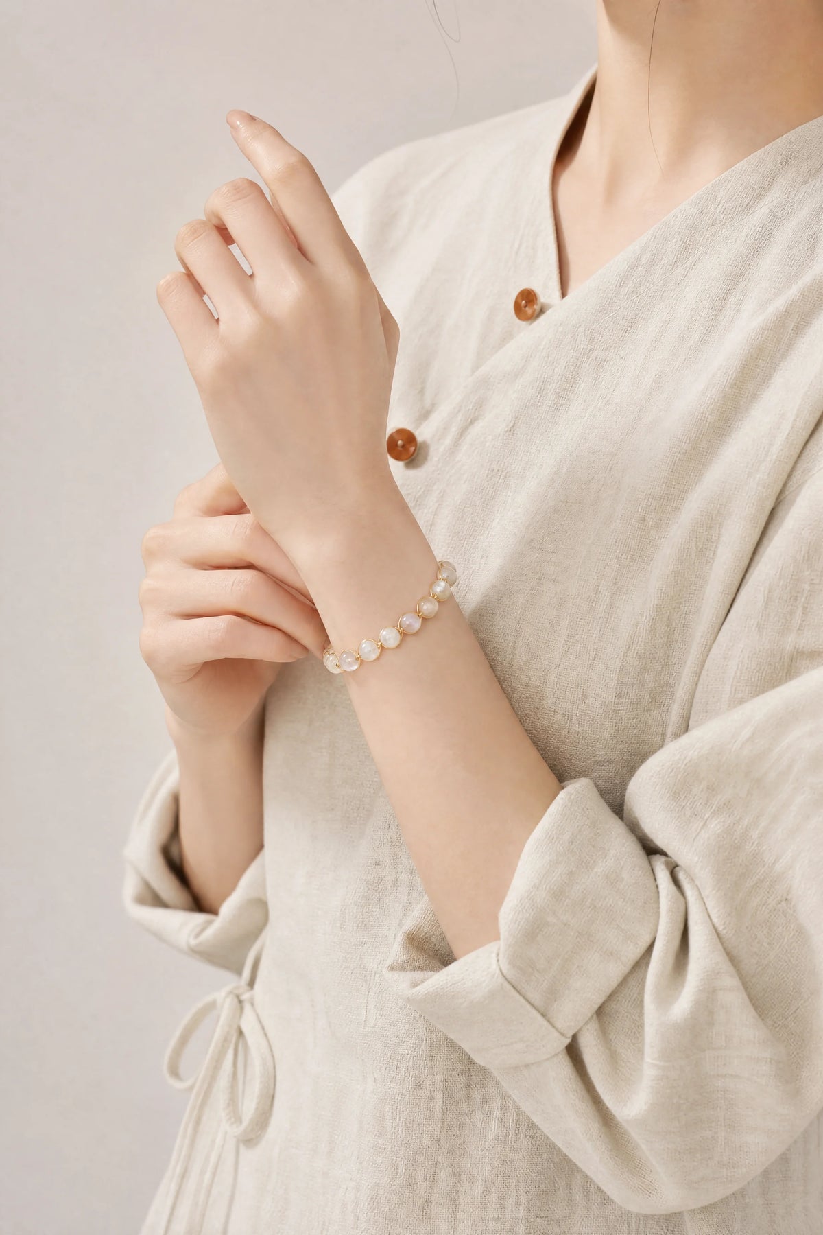 14k-gold-filled-agate-link-bracelet-model-b-outfit-b-fashion-01