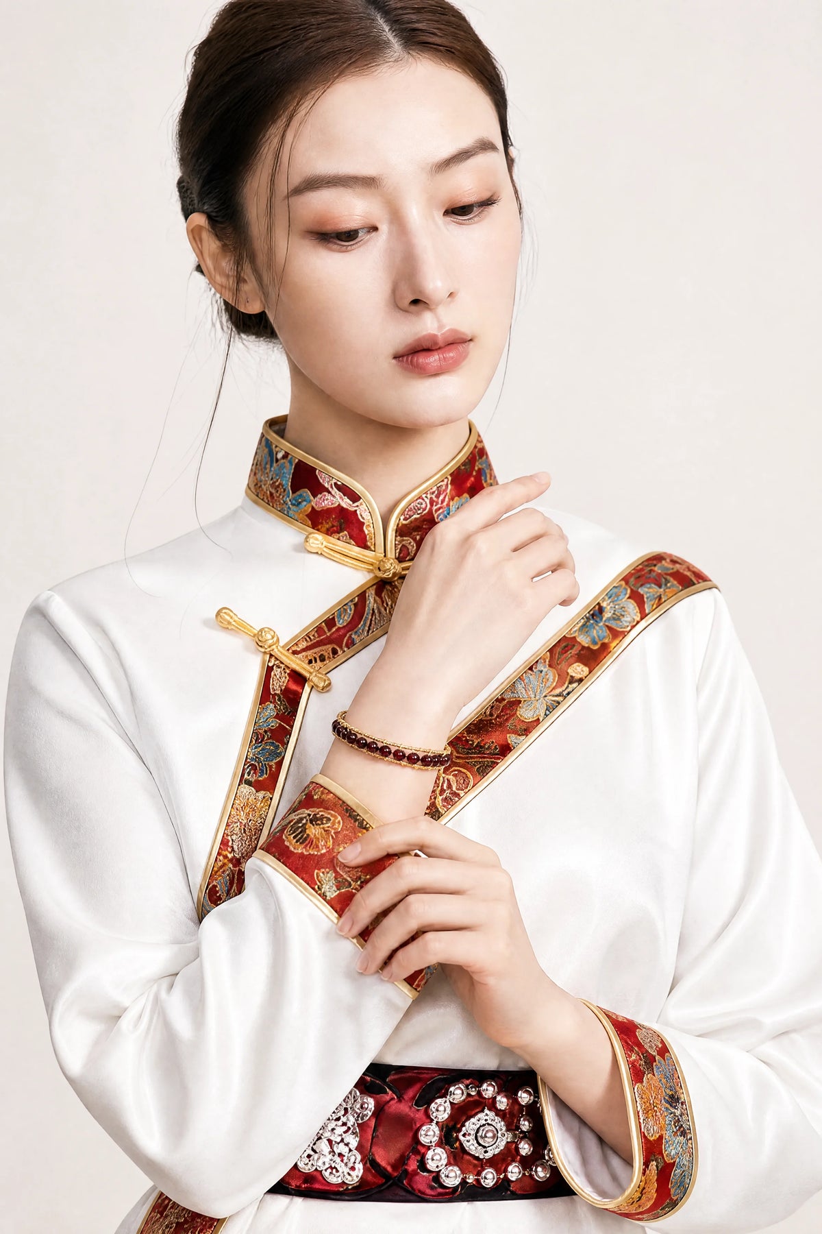 14k-gold-filled-garnet-wire-bracelet-model-a-outfit-a-fashion-02