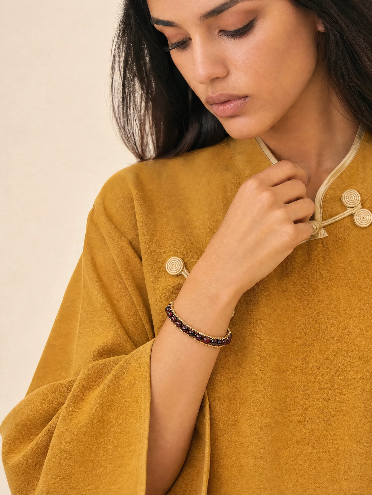 14k-gold-filled-garnet-wire-bracelet-model-b-outfit-b-fashion-01