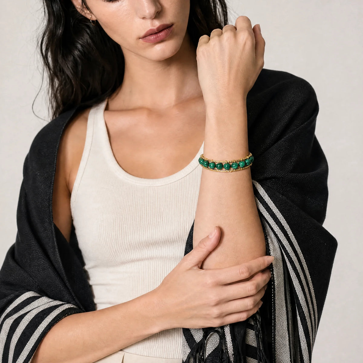 14k-gold-filled-malachite-wire-bracelet-model-a-outfit-a-fashion-01