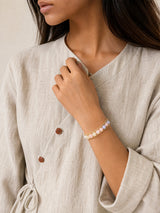 14k-gold-filled-morganite-chalcedony-bracelet-model-a-outfit-a-fashion-02