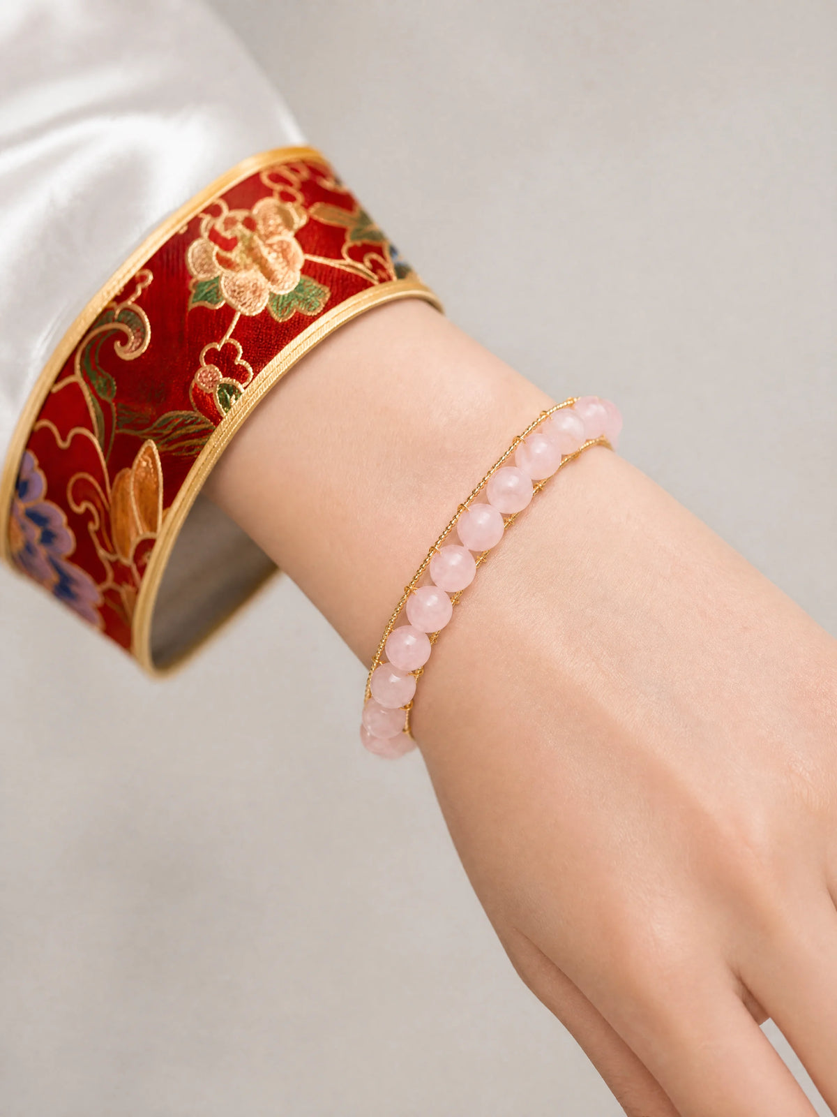 14k-gold-filled-rose-quartz-wire-bracelet-model-a-outfit-a-closeup-01