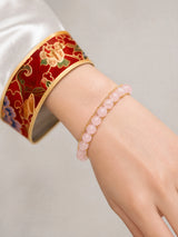 14k-gold-filled-rose-quartz-wire-bracelet-model-a-outfit-a-closeup-01
