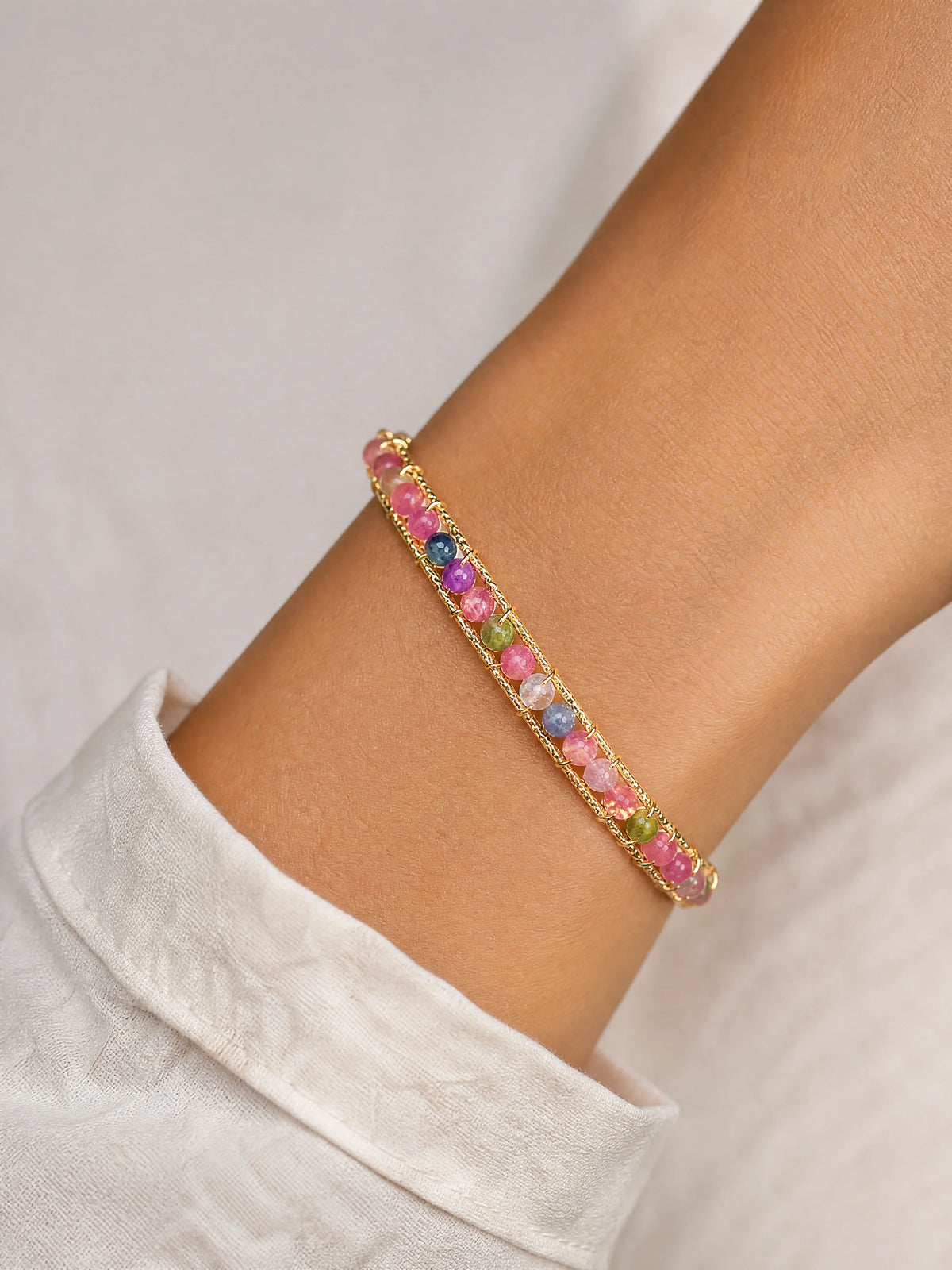 14k-gold-filled-tourmaline-wire-bracelet-model-a-outfit-a-closeup-01