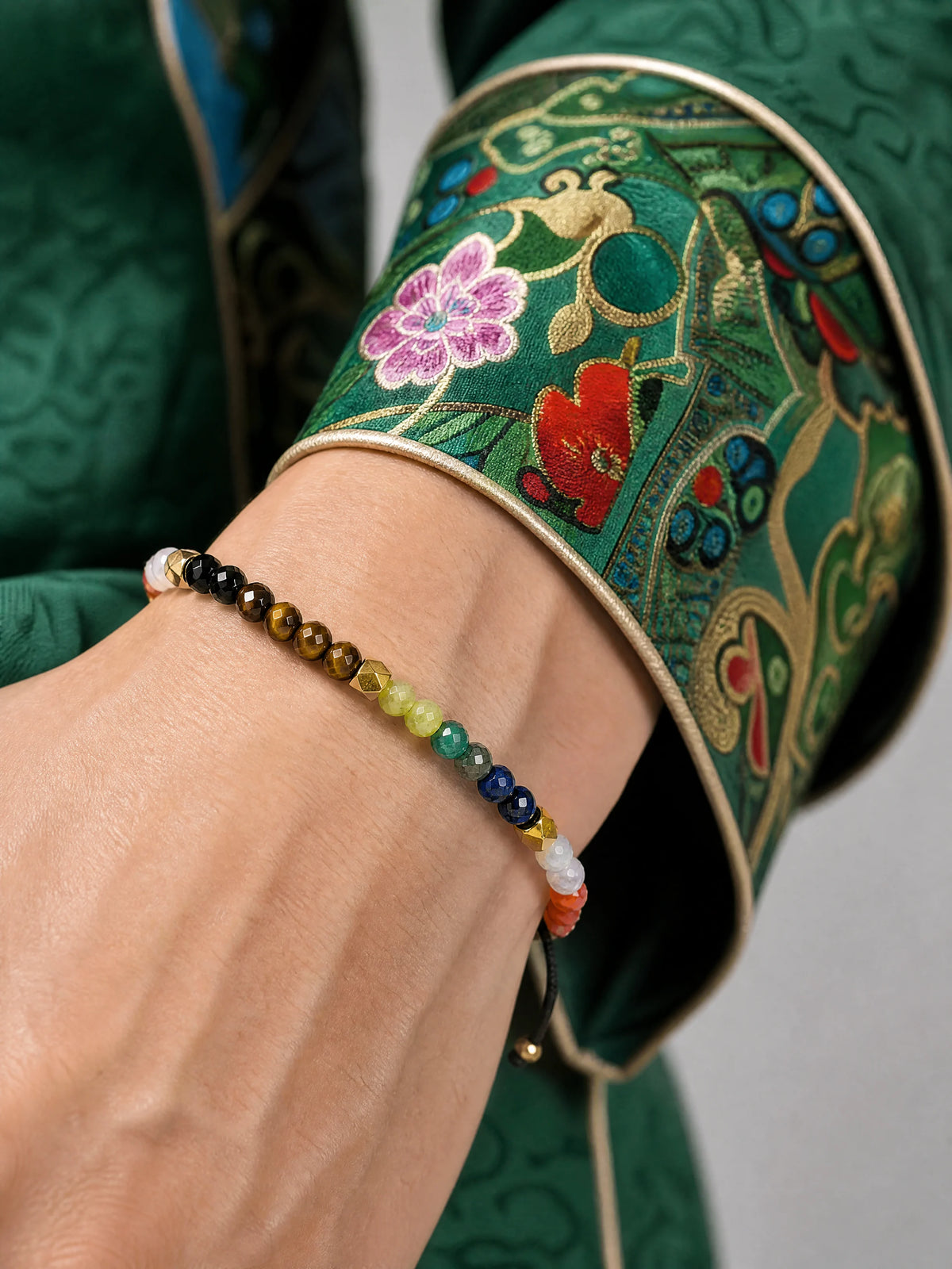7-chakra-multi-stone-bracelet-model-a-outfit-a-closeup-01
