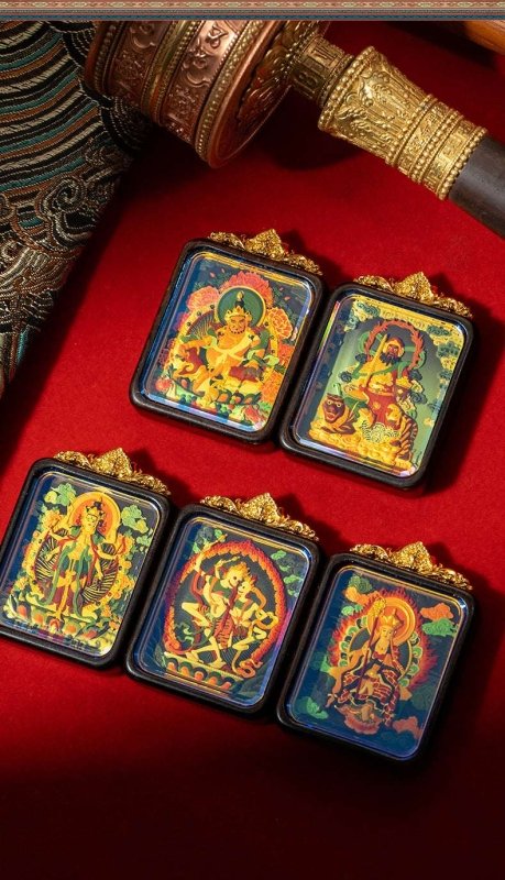 Tibetan Tsa-Tsa Thangka Pendant — Hand-Painted Deity Box Necklace Tibet Art