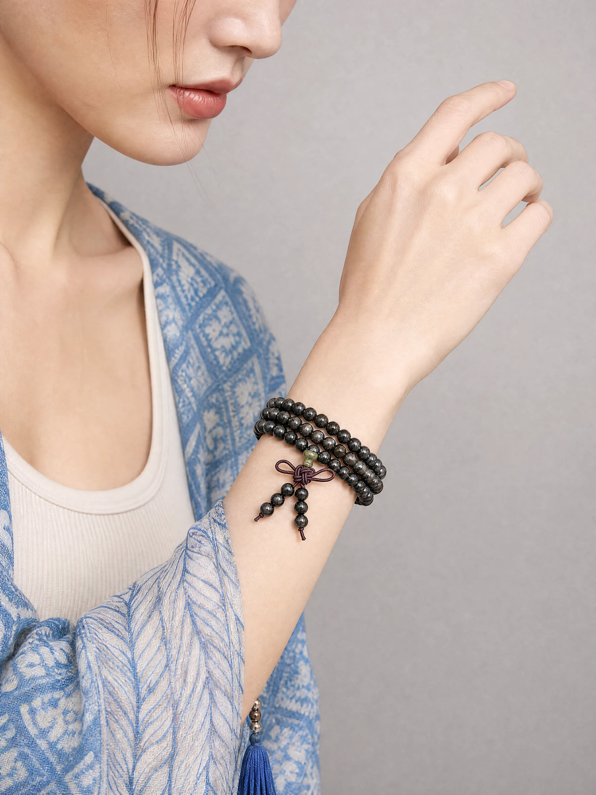 agarwood-blend-mala-bracelet-model-b-outfit-b-fashion-03