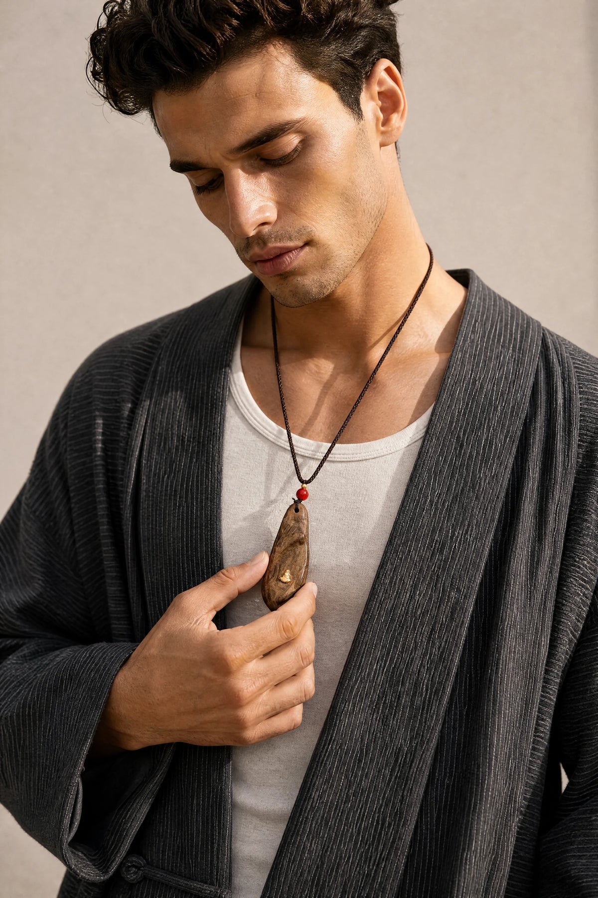 agarwood-faceless-buddha-pendant-model-a-outfit-a-fashion-01