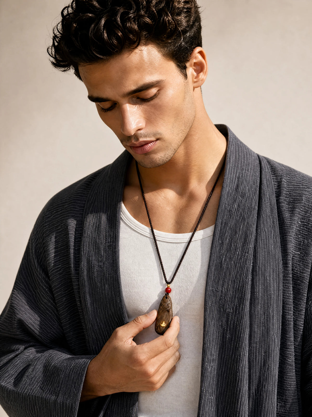 agarwood-faceless-buddha-pendant-model-a-outfit-a-fashion-02