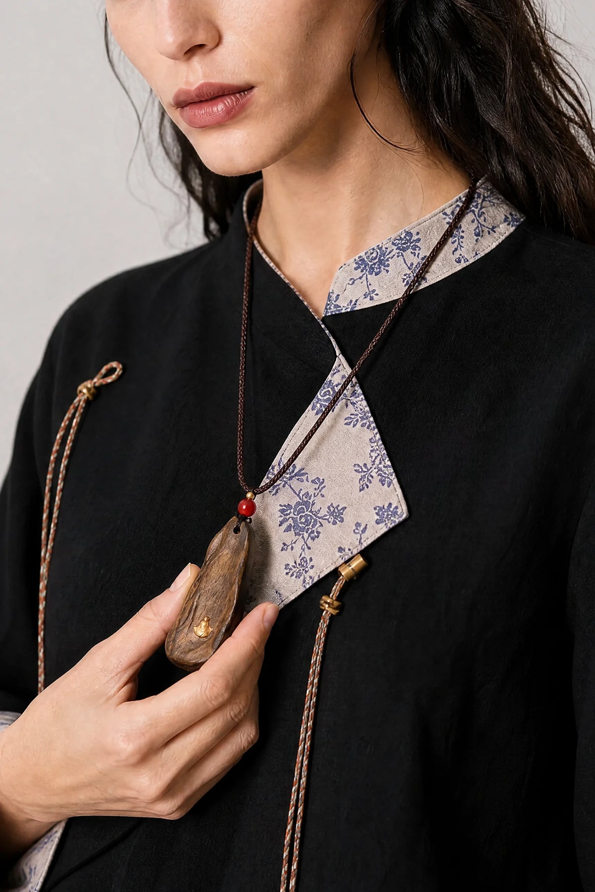 agarwood-faceless-buddha-pendant-model-b-outfit-b-fashion-01