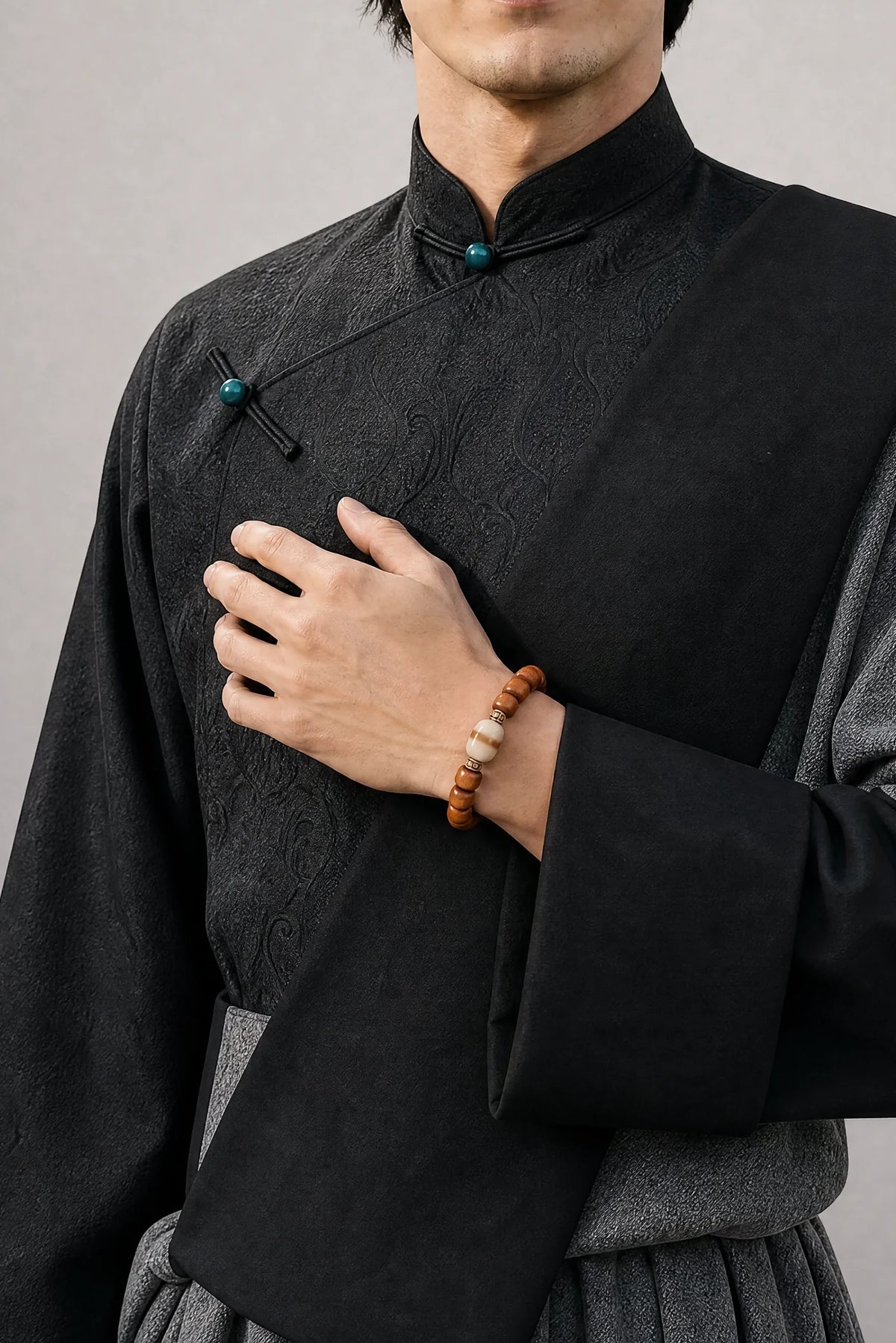 aged-yak-bone-barrel-bead-bracelet-model-a-outfit-a-fashion-02