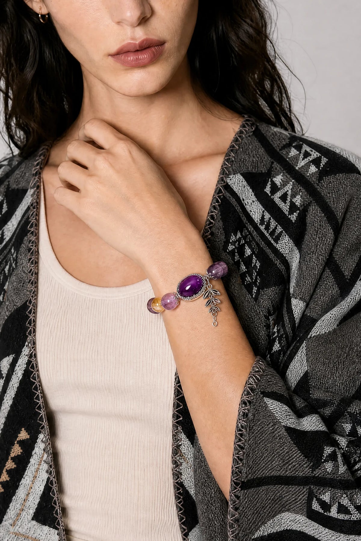 amethyst-cabochon-leaf-charm-bracelet-model-a-outfit-a-fashion-02