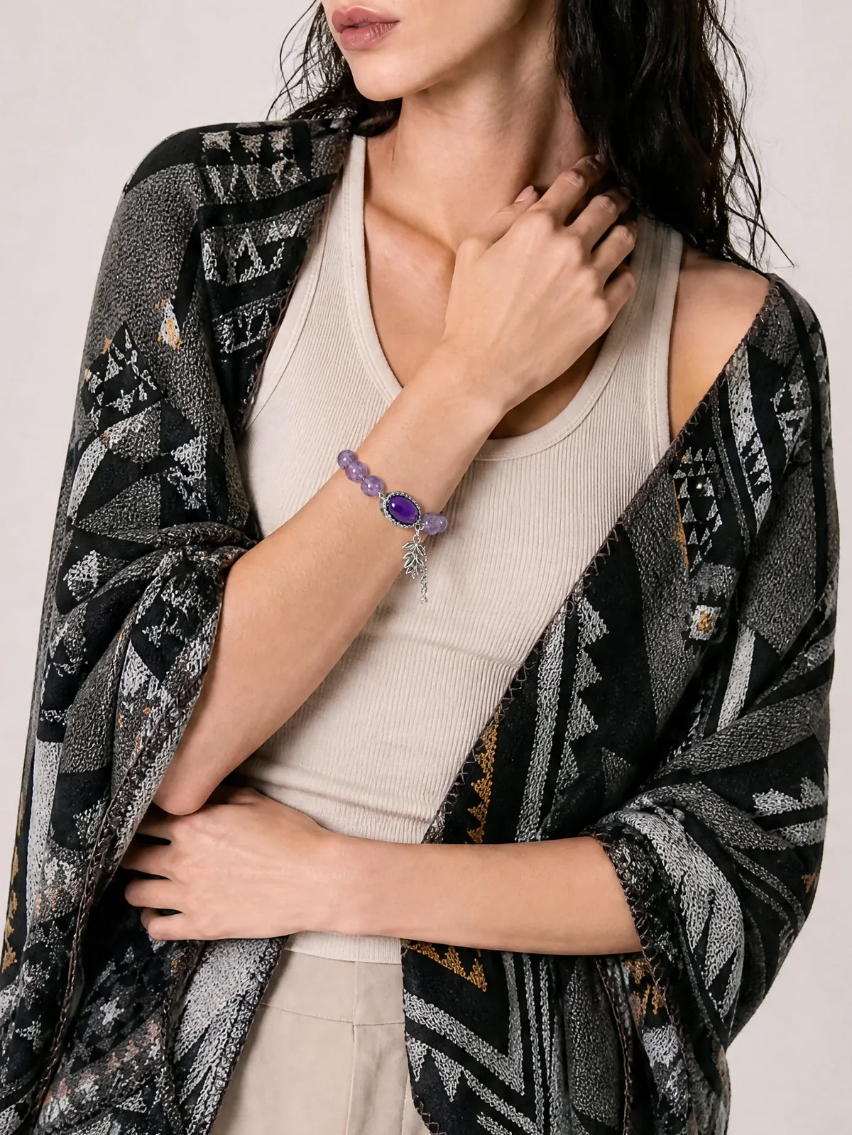 amethyst-cabochon-leaf-charm-bracelet-model-a-outfit-a-fashion-03
