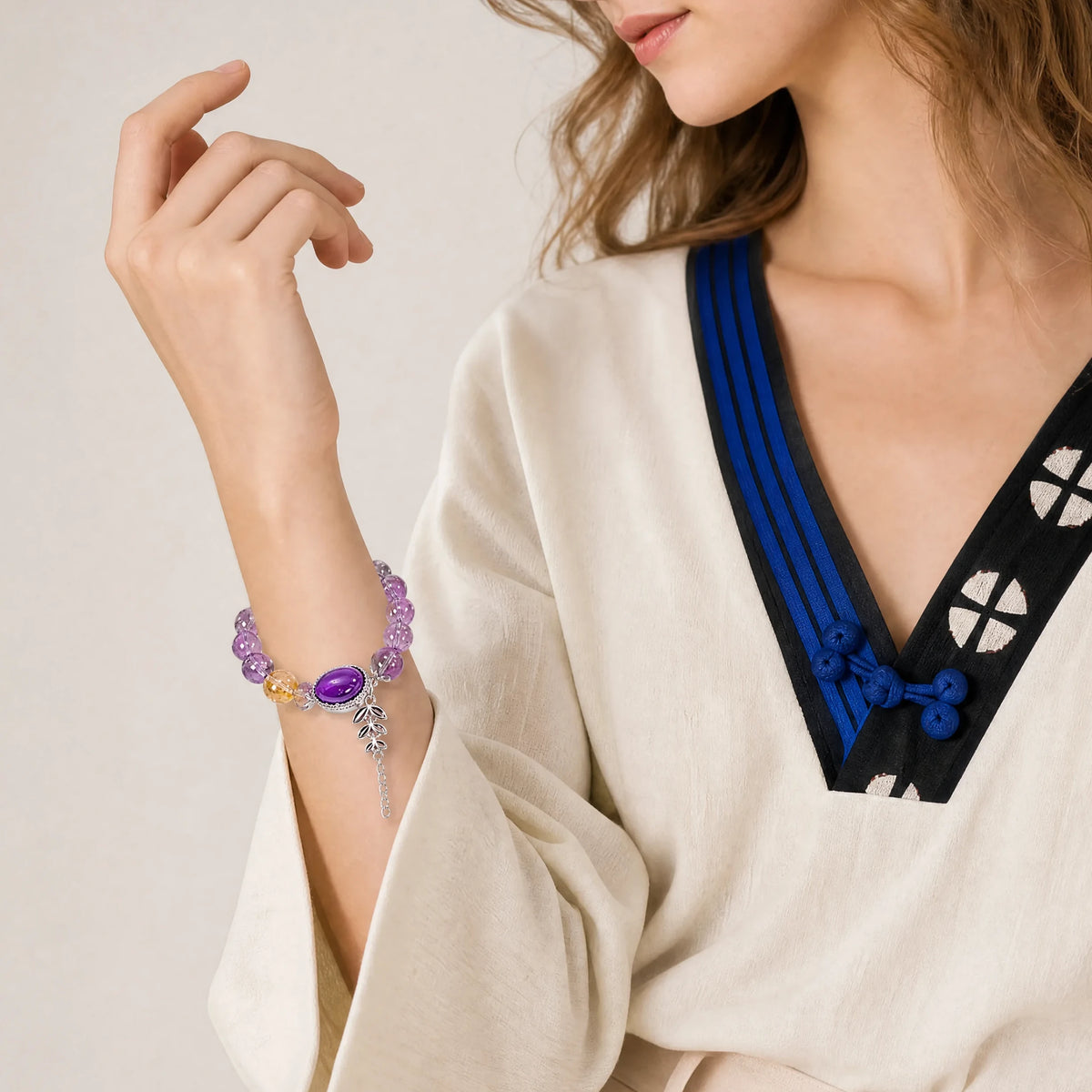 amethyst-cabochon-leaf-charm-bracelet-model-b-outfit-b-fashion-01