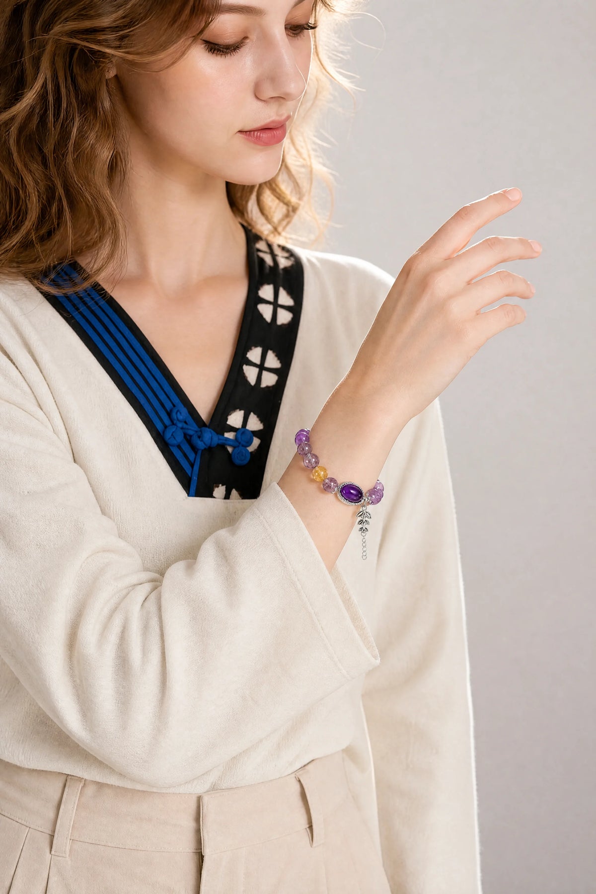 amethyst-cabochon-leaf-charm-bracelet-model-b-outfit-b-fashion-02