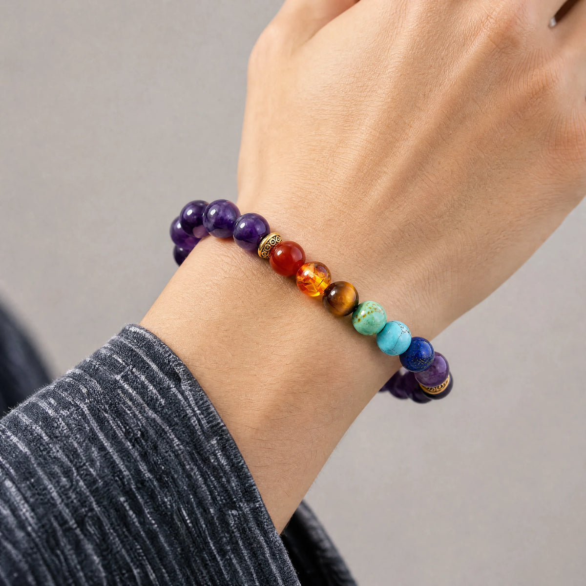 amethyst-chakra-bracelet-peace-clarity-model-a-outfit-a-closeup-01