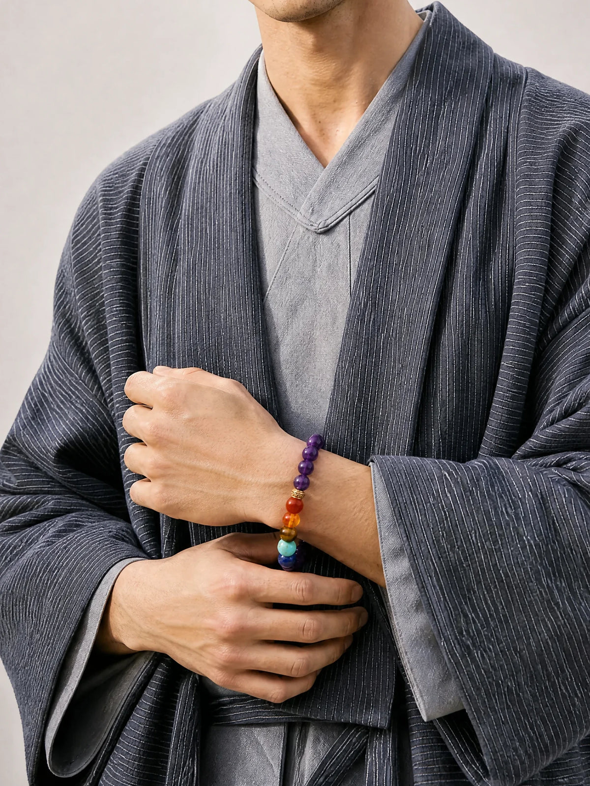 amethyst-chakra-bracelet-peace-clarity-model-a-outfit-a-fashion-02