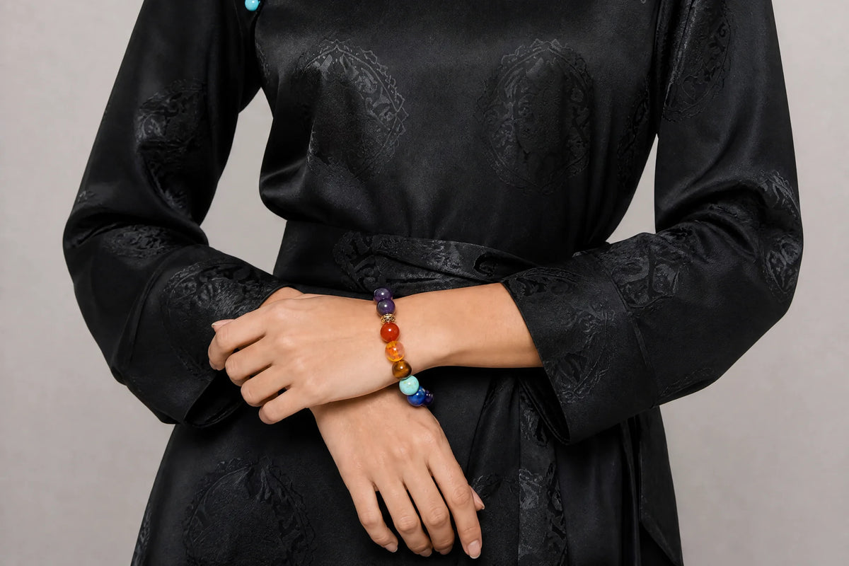 amethyst-chakra-bracelet-peace-clarity-model-b-outfit-b-fashion-02
