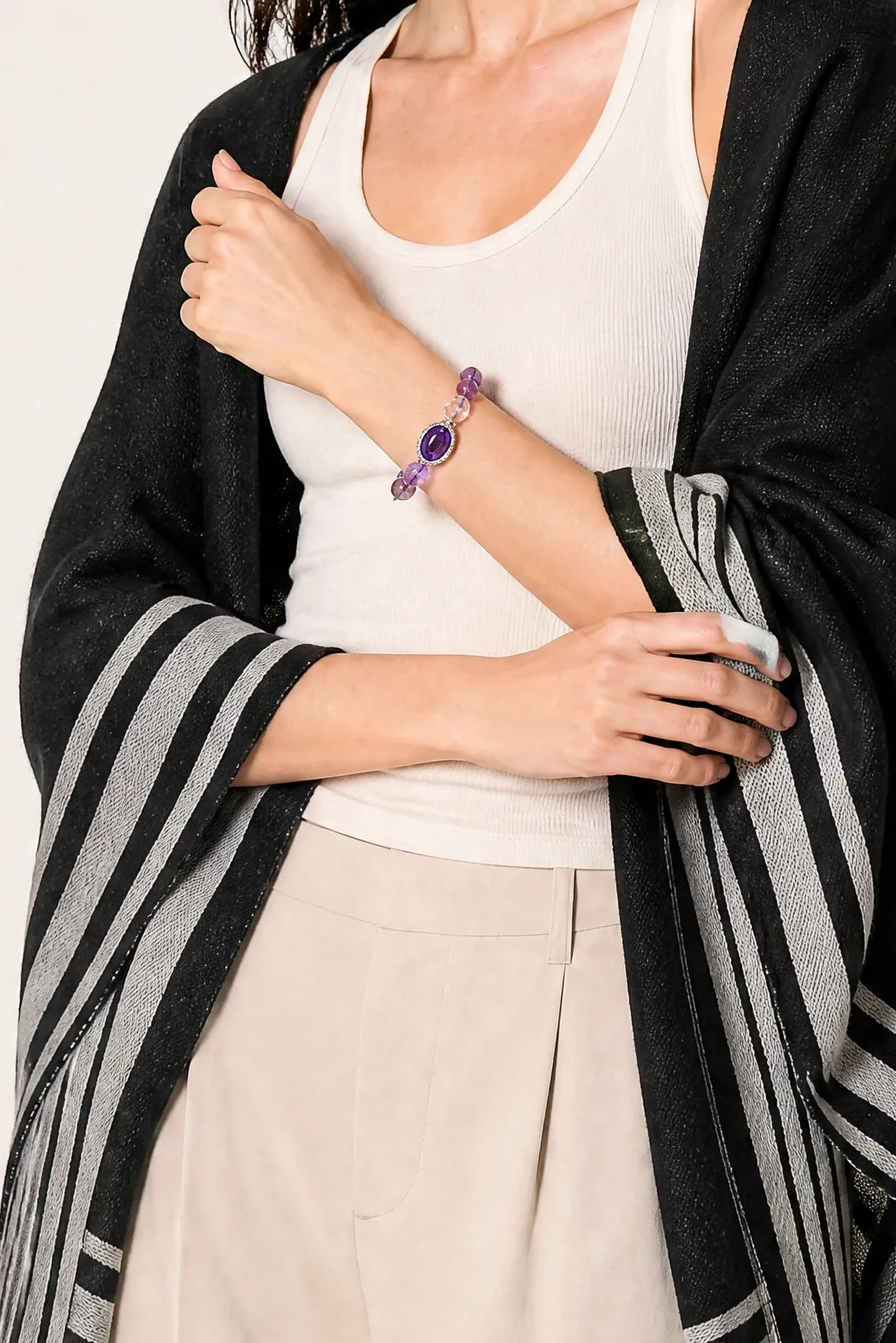 amethyst-oval-cabochon-bracelet-model-a-outfit-a-fashion-03