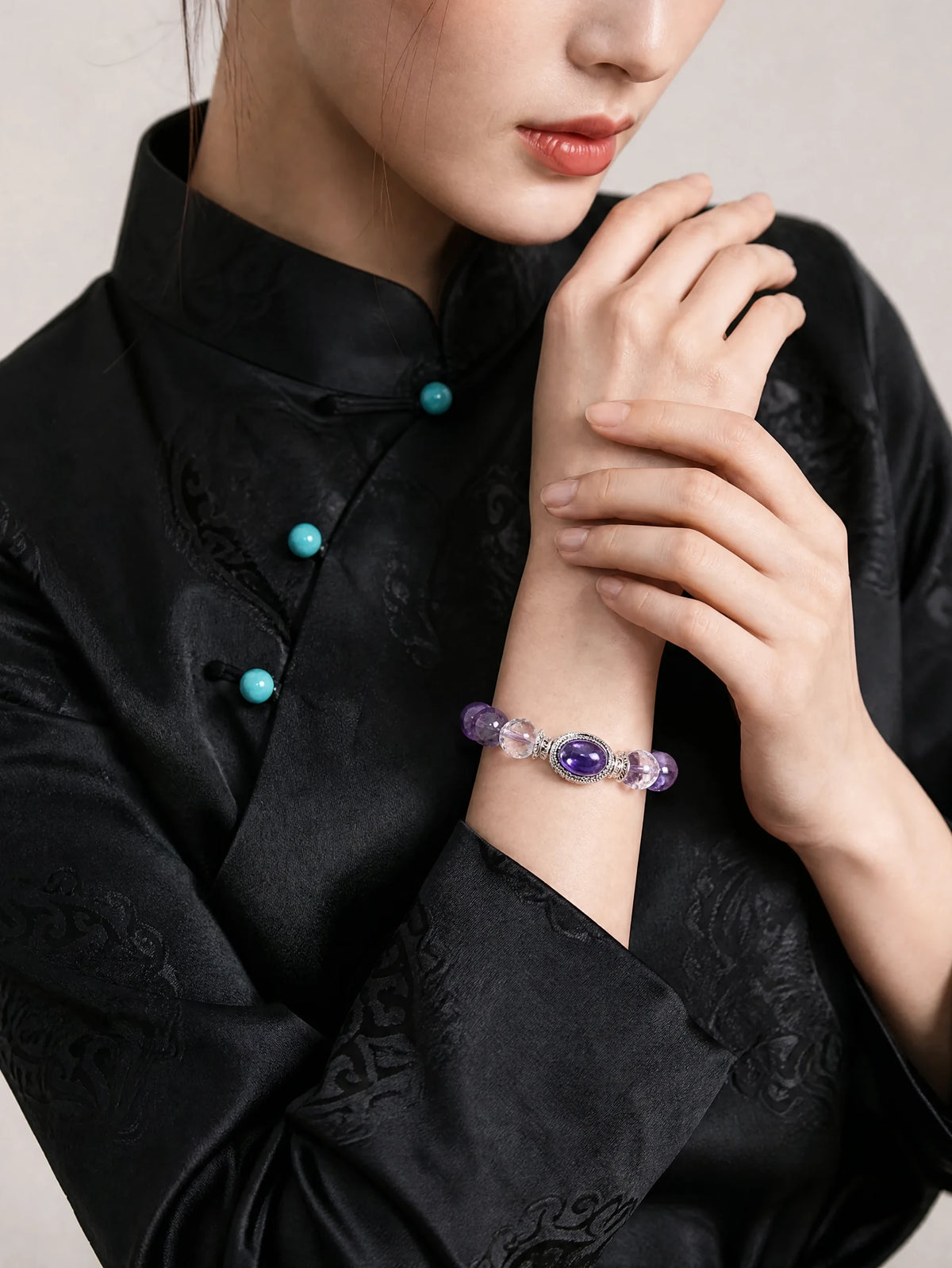 amethyst-oval-cabochon-bracelet-model-b-outfit-b-fashion-01_24872c04-30d8-49a2-9248-127c5b5ef14b
