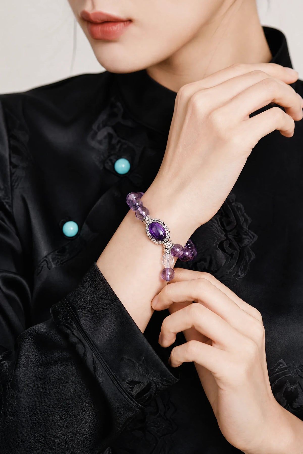 amethyst-oval-cabochon-bracelet-model-b-outfit-b-fashion-03