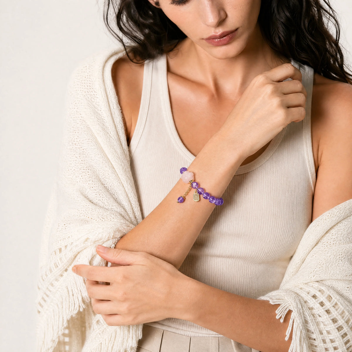 amethyst-rose-quartz-flower-bracelet-model-a-outfit-a-fashion-02