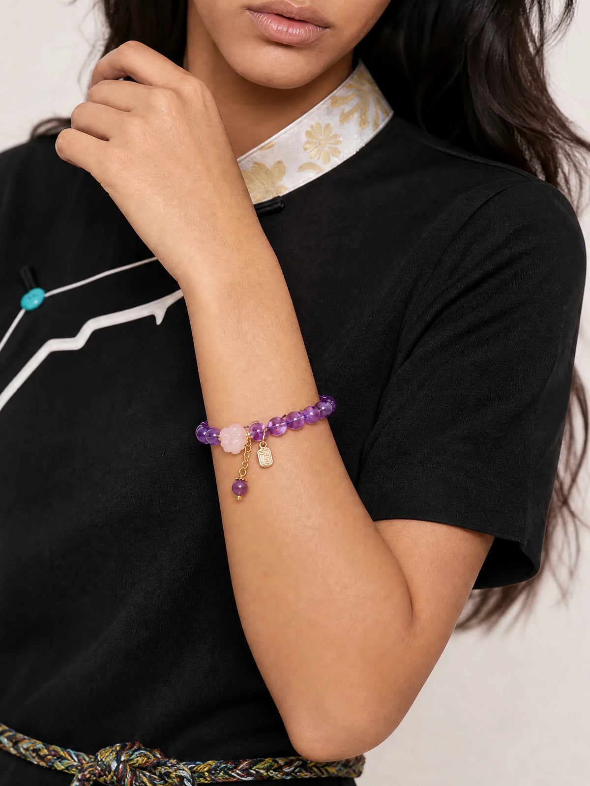 amethyst-rose-quartz-flower-bracelet-model-b-outfit-b-fashion-01