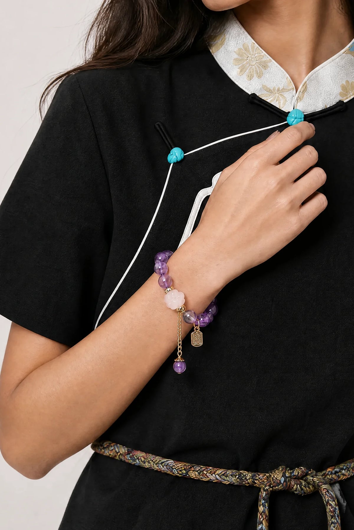 amethyst-rose-quartz-flower-bracelet-model-b-outfit-b-fashion-03