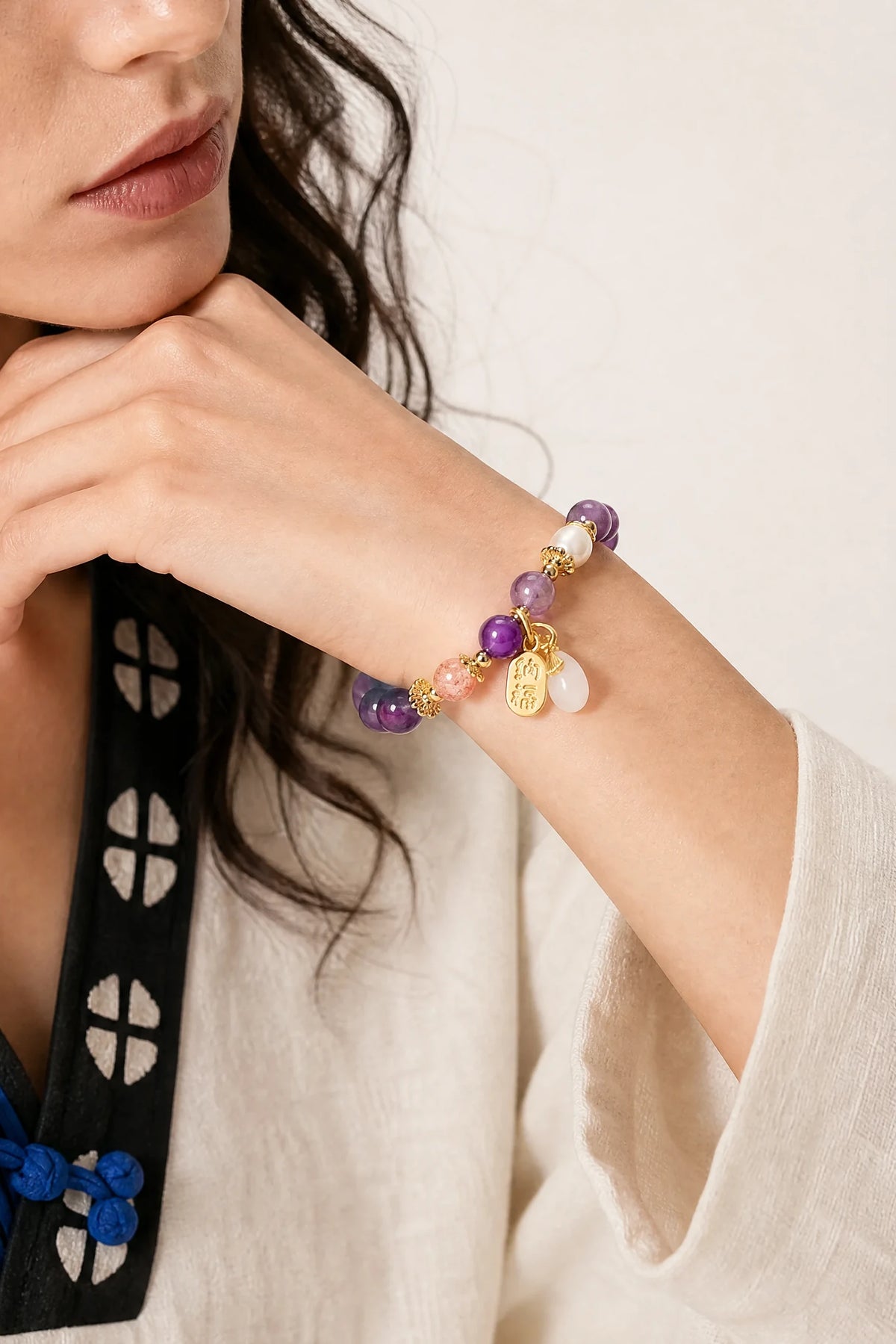 amethyst-strawberry-quartz-fortune-bracelet-model-a-outfit-a-fashion-02