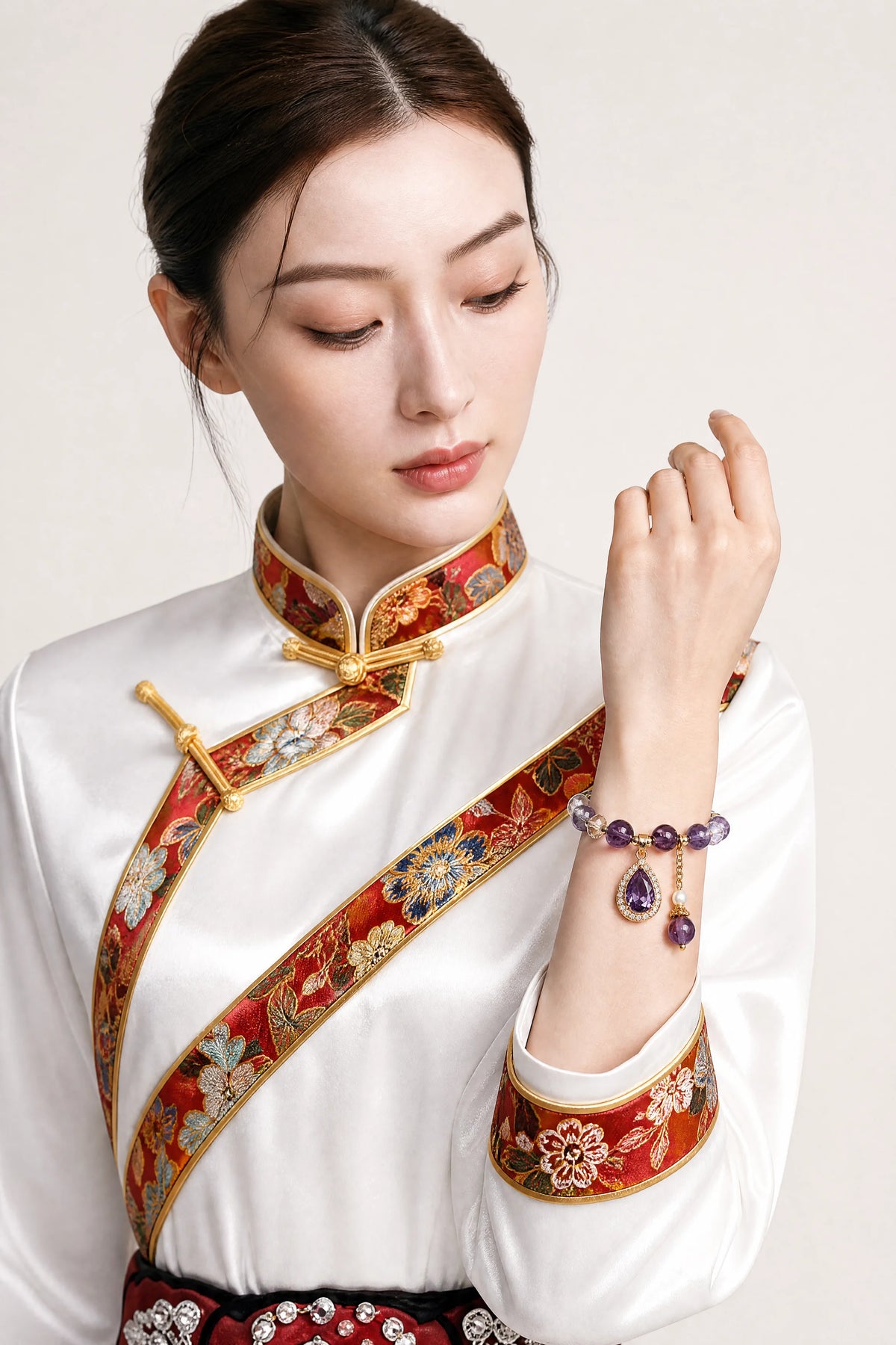 amethyst-water-drop-charm-bracelet-model-a-outfit-a-fashion-02