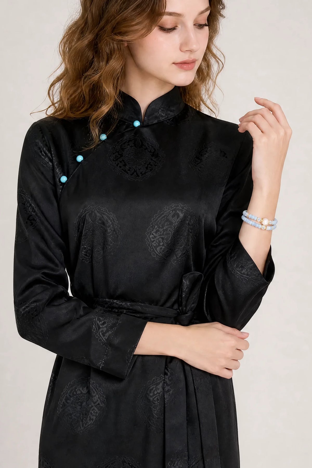 aquamarine-double-wrap-pearl-bracelet-model-a-outfit-a-fashion-03