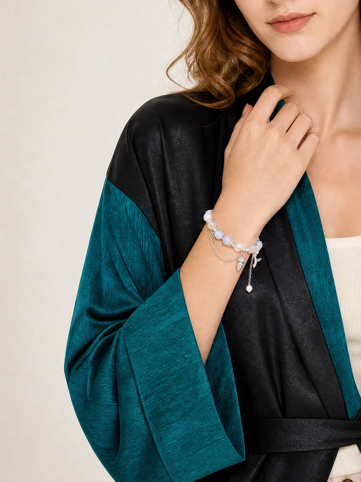 aquamarine-shell-fishtail-bracelet-model-b-outfit-b-fashion-02
