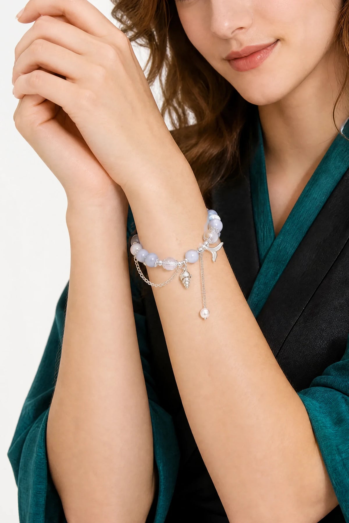 aquamarine-shell-fishtail-bracelet-model-b-outfit-b-fashion-03