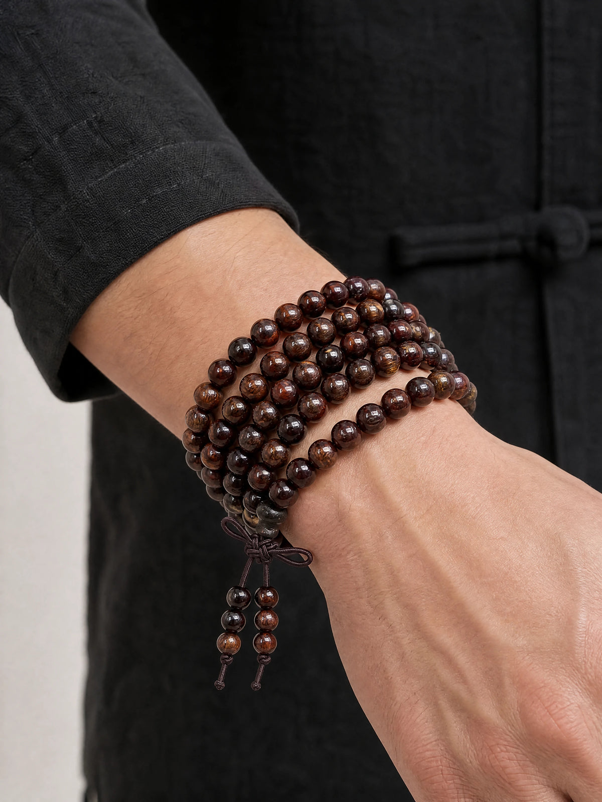black-leather-wood-108-mala-bracelet-model-a-outfit-a-closeup-01