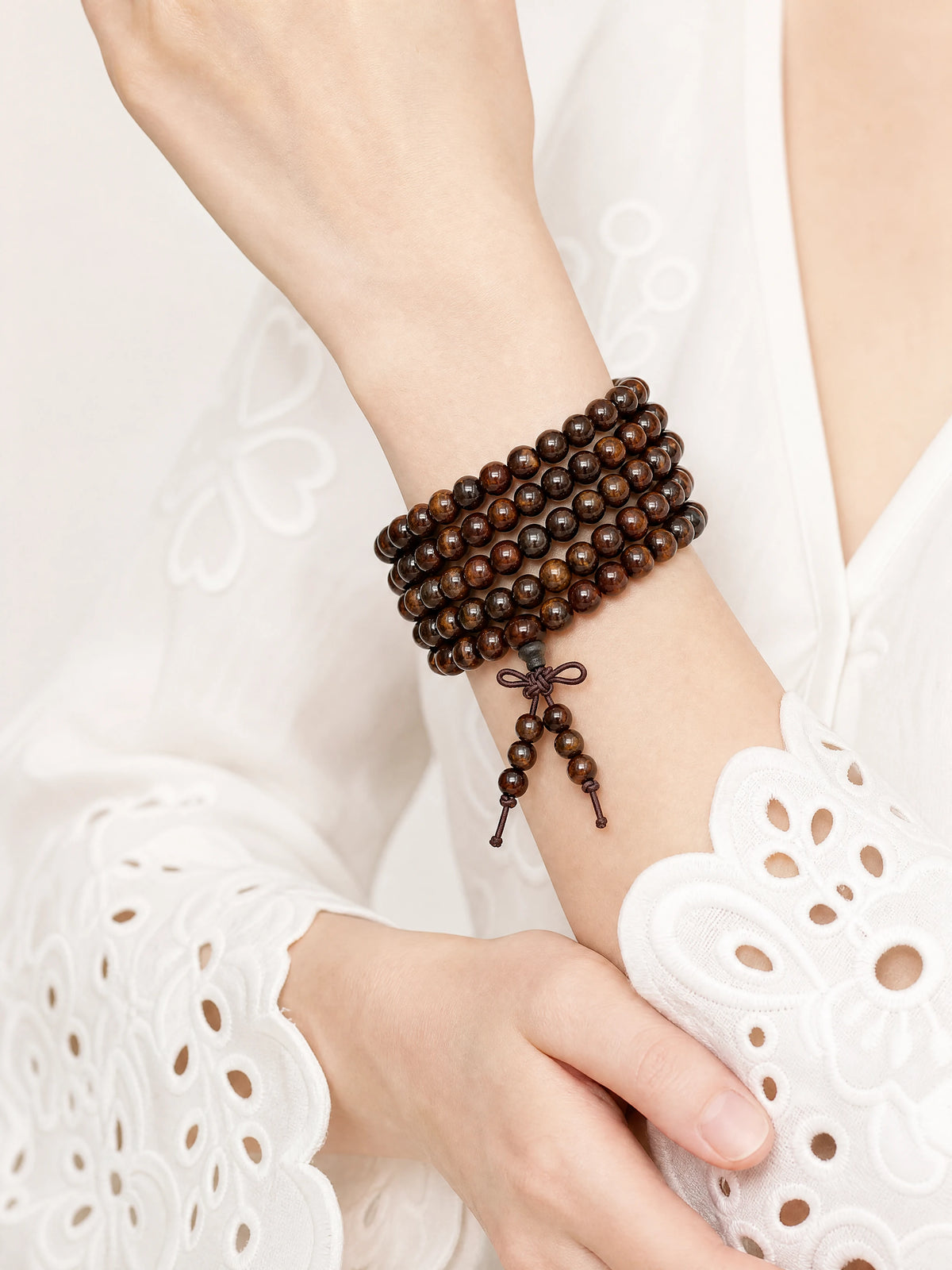black-leather-wood-108-mala-bracelet-model-b-outfit-b-fashion-03