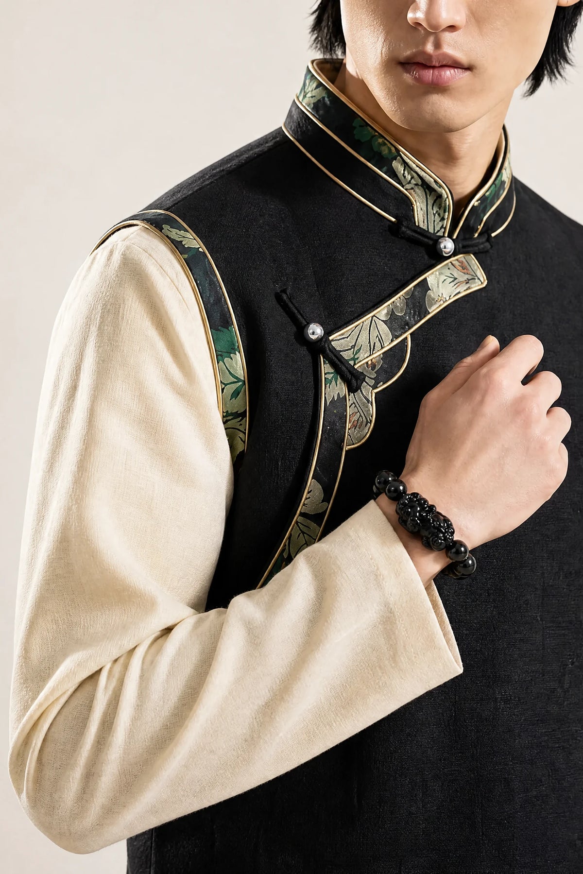 black-obsidian-pixiu-bracelet-wealth-model-b-outfit-b-fashion-02