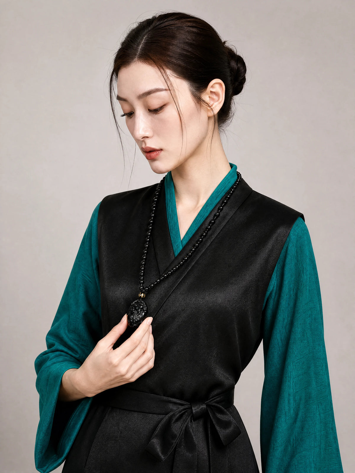 black-obsidian-pixiu-necklace-model-b-outfit-b-fashion-01