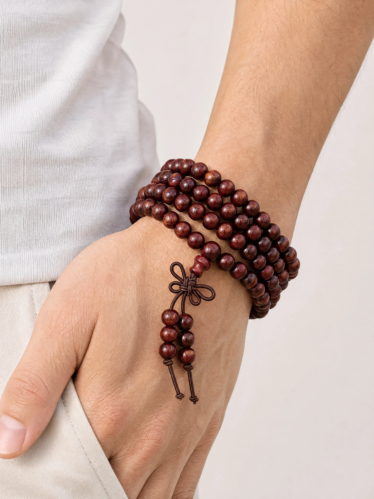 blood-sandalwood-mala-bracelet-model-a-outfit-a-closeup-01