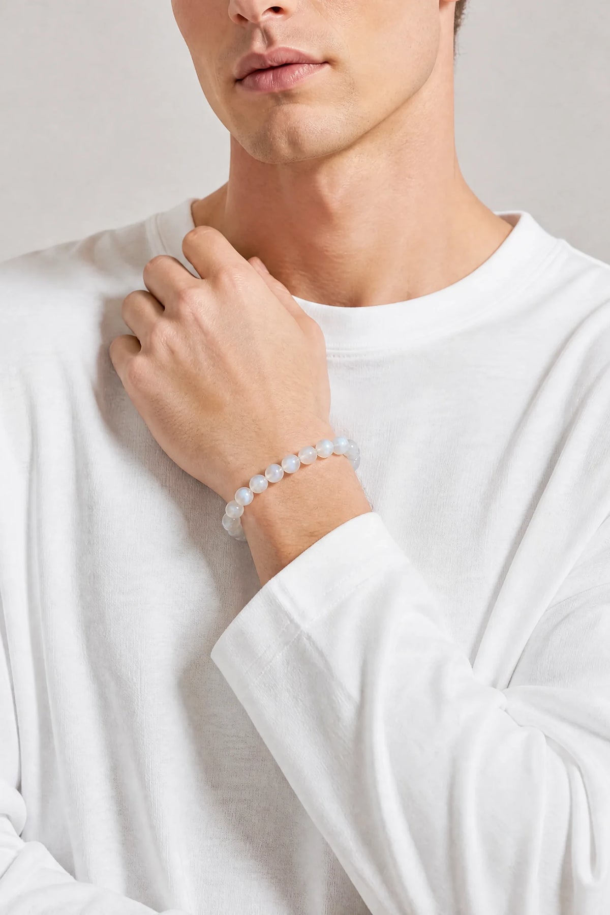 blue-flash-moonstone-8mm-bracelet-model-a-outfit-a-fashion-01