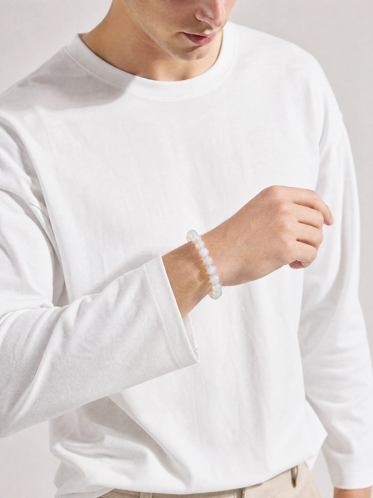 blue-flash-moonstone-8mm-bracelet-model-a-outfit-a-fashion-02