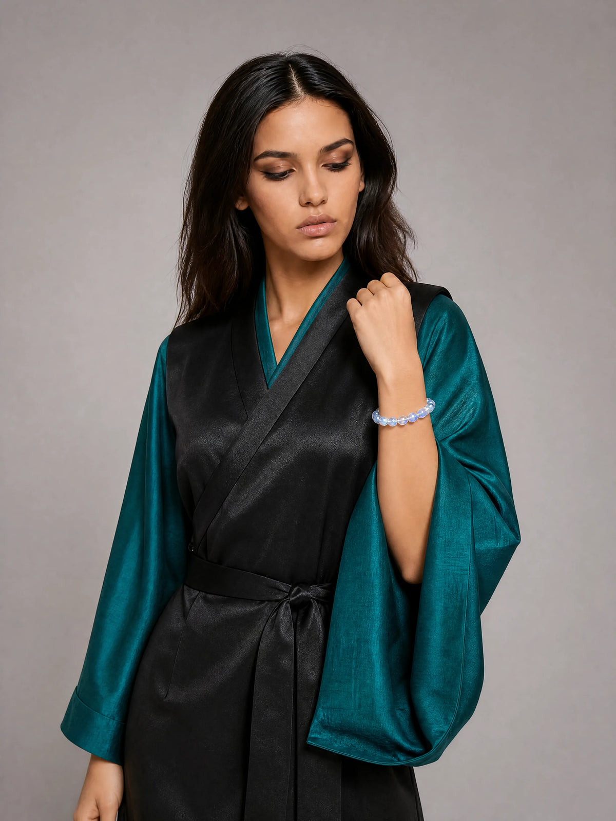blue-flash-moonstone-bracelet-model-b-outfit-b-fashion-01