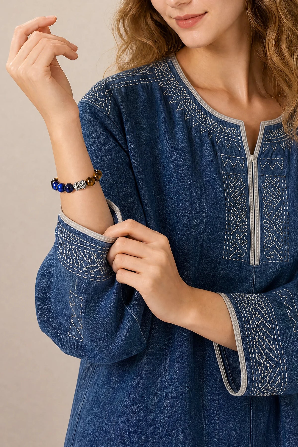 blue-golden-tiger-eye-bracelet-focus-model-b-outfit-b-fashion-02
