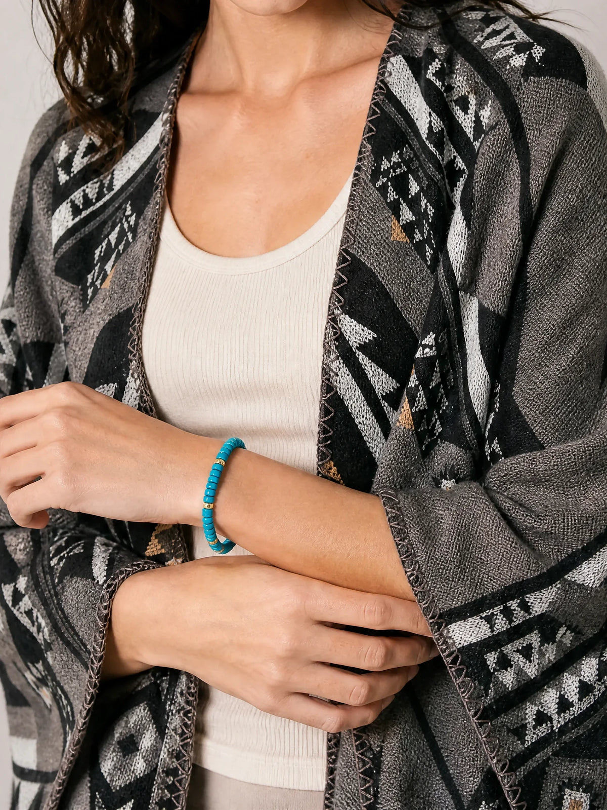 blue-magnesite-flat-bead-bracelet-model-b-outfit-b-fashion-01