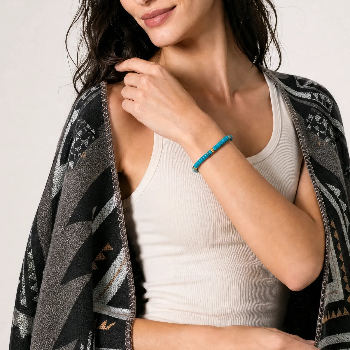 blue-magnesite-flat-bead-bracelet-model-b-outfit-b-fashion-02