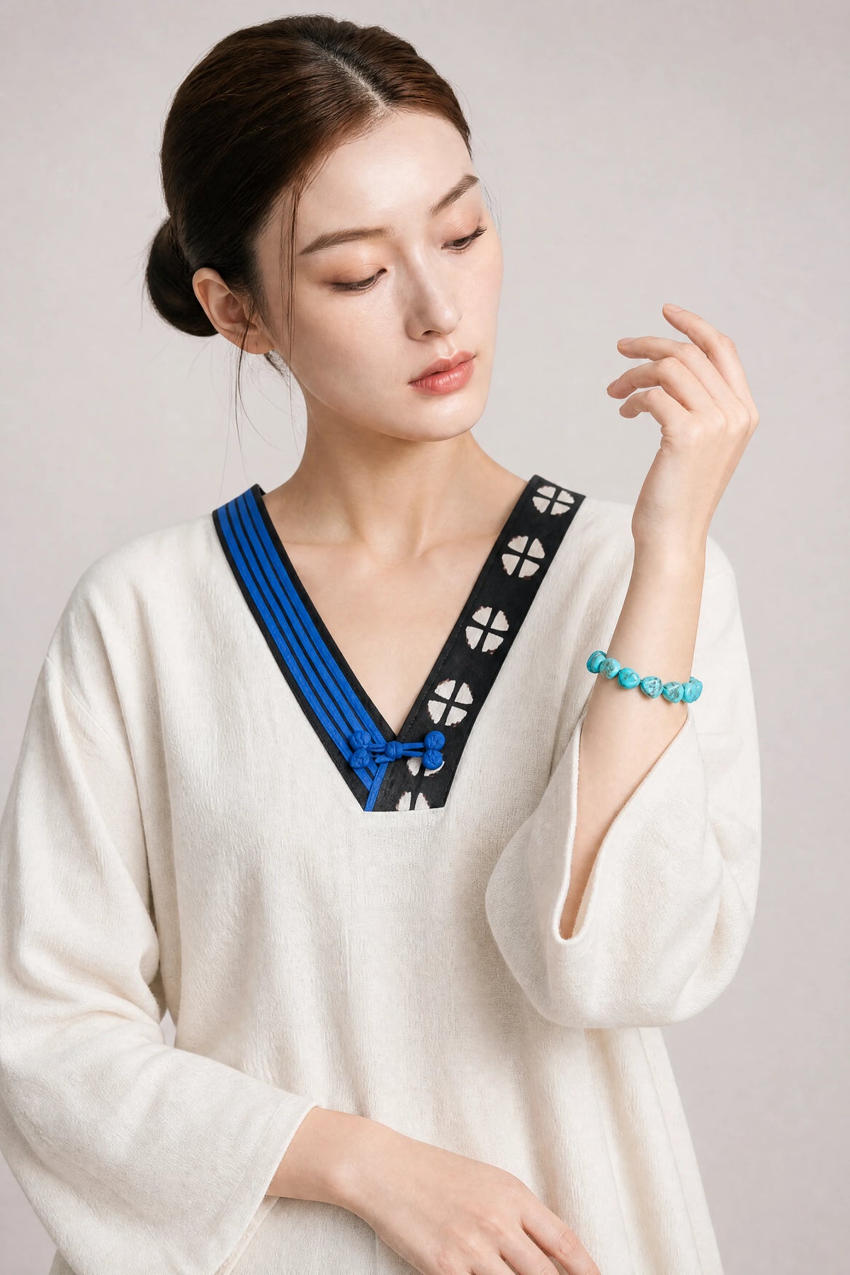 blue-magnesite-statement-bracelet-model-b-outfit-b-fashion-01