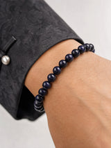 blue-sandstone-bracelet-model-a-outfit-a-closeup-01