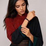 blue-sandstone-bracelet-model-b-outfit-b-fashion-01
