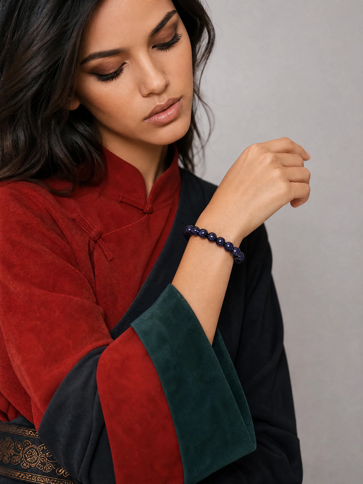 blue-sandstone-bracelet-model-b-outfit-b-fashion-03