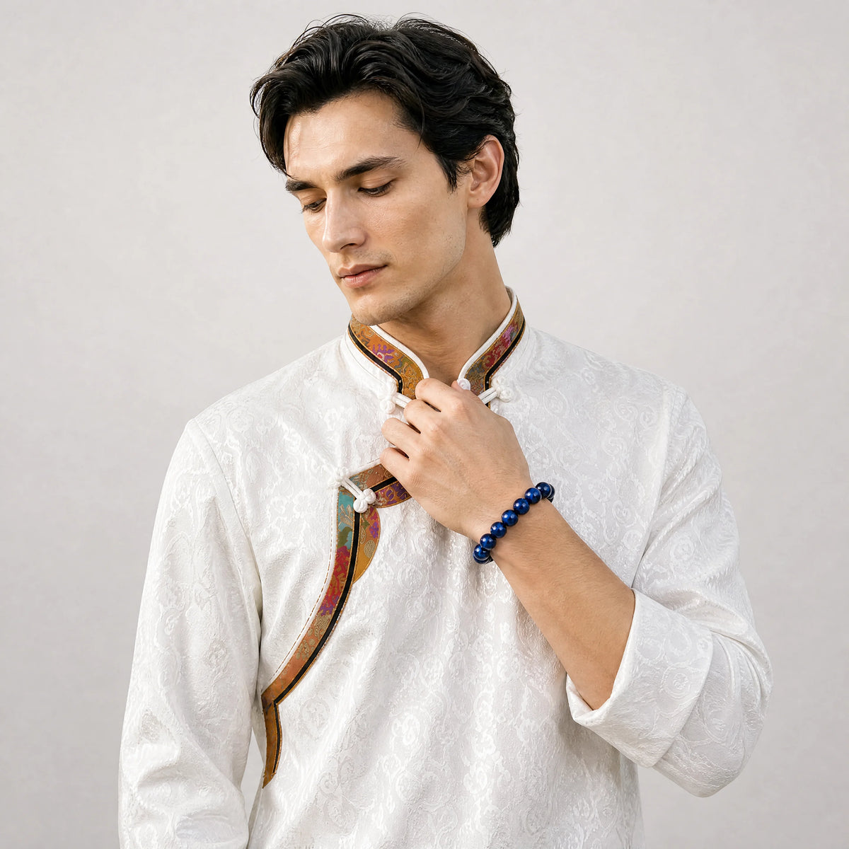 blue-tiger-eye-bracelet-calm-insight-model-a-outfit-a-fashion-01