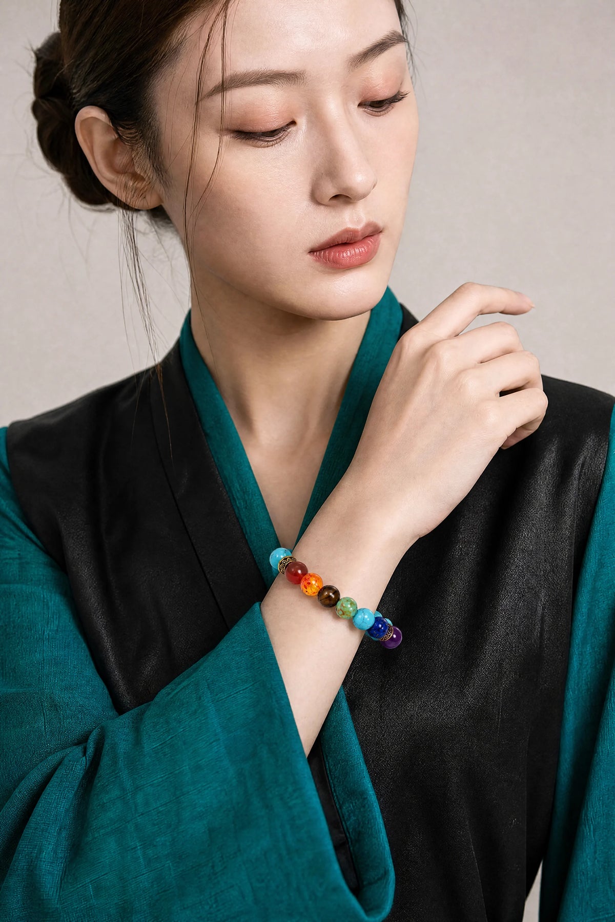 blue-turquoise-chakra-bracelet-model-b-outfit-b-fashion-03
